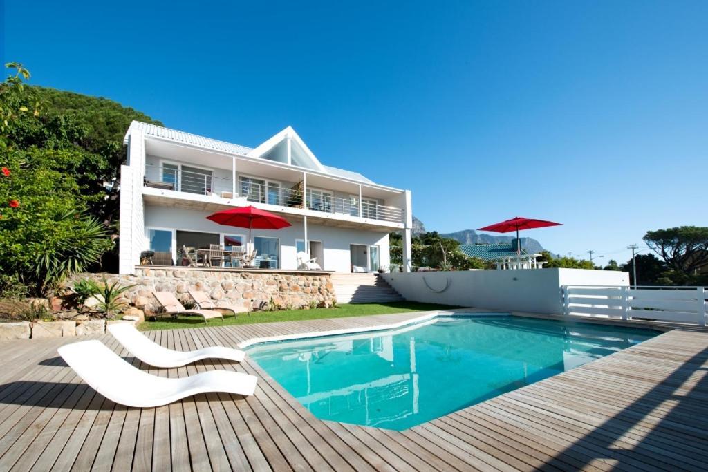 Апартаменти Camps Bay Loft With Stunning Mountain And Ocean Views Кейптаун Екстер'єр фото